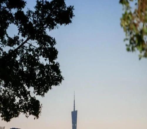 百歲山深度攜手2025廣州馬拉松賽：讓奔跑閃耀灣區(qū)，讓堅持值得珍視