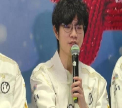 photic預(yù)測(cè)決賽對(duì)手：JDG吧他們很強(qiáng)爭(zhēng)取和他們打出精彩的決賽