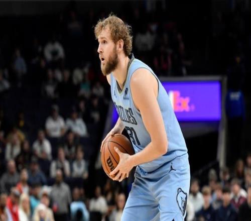 離開火箭后完全起飛了！內(nèi)線大將在灰熊的表現(xiàn)真是令人刮目相看