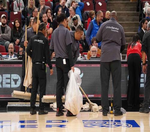 搞笑，熱火隊(duì)如何“立即”得知公牛隊(duì)場地?zé)o法使用，導(dǎo)致比賽延期