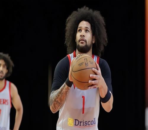 個(gè)人能力相當(dāng)有限，老熟人竟然還能在火箭二隊(duì)擔(dān)任后場(chǎng)核心