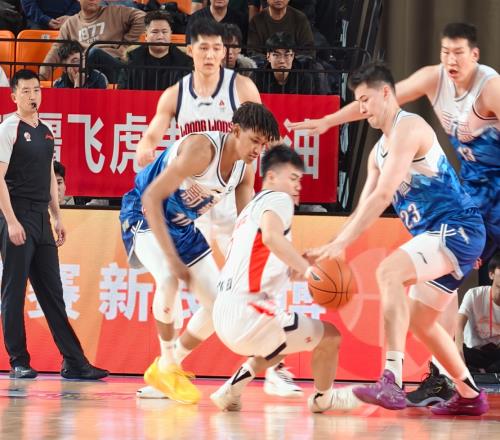 CBA積分榜：廣東8連勝登頂，廣廈反超北京升第二，四川隊破罐破摔