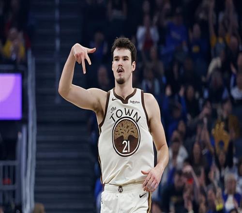 難得手感恢復(fù)了！勇士內(nèi)線新星能否繼續(xù)保持這樣的三分命中率呢