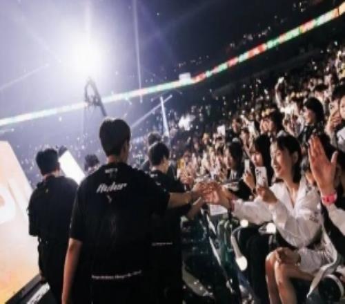 韓媒：每年數(shù)百億韓元的轉(zhuǎn)播權(quán)費用，LCK戰(zhàn)隊分成也隨之增加