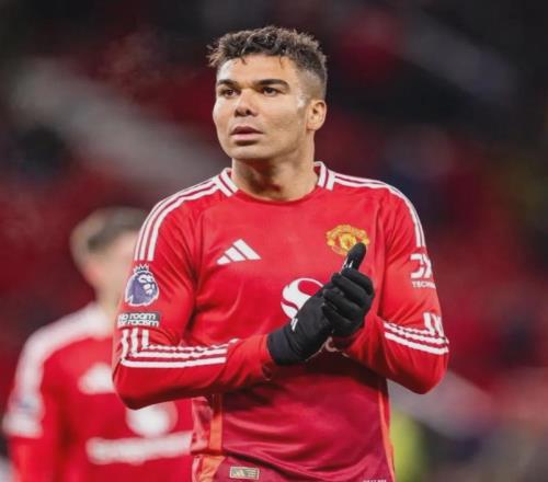 曼聯(lián)某些球員好好學(xué)，卡塞米羅重回首發(fā)的秘密是不抱怨、多訓(xùn)練！