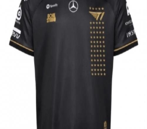 NAVI整活T1隊(duì)服并配文：五十年后T1的隊(duì)服