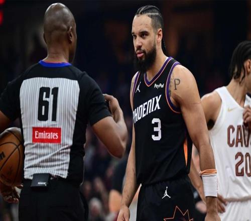 狄龍的激情并不僅限于NBA賽場(chǎng)，他在1野球賽中也吃到了技術(shù)犯規(guī)