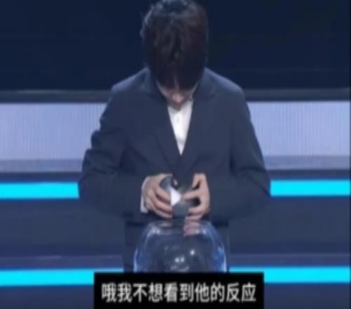 英文流解說(shuō)安慰VKS輔助：100T擊敗過(guò)BLG你們擊敗100T他們?cè)趻暝? loading=