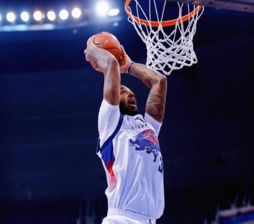 山東男籃挑戰(zhàn)衛(wèi)冕冠軍，可有破敵之策新外援首秀還要推遲