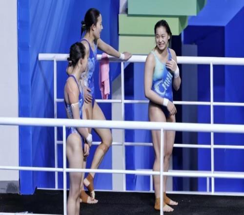 全紅嬋、陳芋汐輕松備戰十五運會(huì )女子雙人10米臺決賽