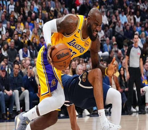 41歲仍能平框暴扣！勒布朗在場(chǎng)+13助湖人重返第六轟19+9+8超全面