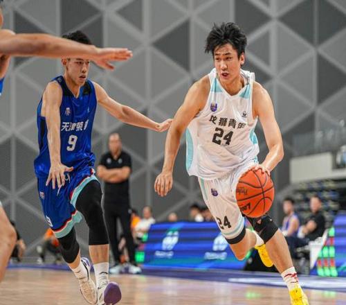 轟31+10！中國(guó)男籃又一20歲2米新星崛起：連奪MVP接班崔永熙嗎