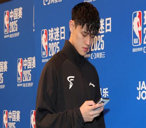 曾凡博遭DNP！籃網(wǎng)被炮轟不懂人情世故：中國賽不讓中國球員上場