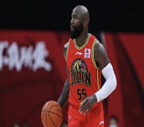 暗指北控瓊斯吐槽：這比賽也太難看了，這些球員都是誰找的