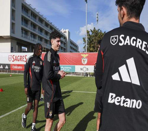 穆里尼奧讓17歲小孩，三天在歐冠和聯(lián)賽首秀，至于22歲，抱歉老了