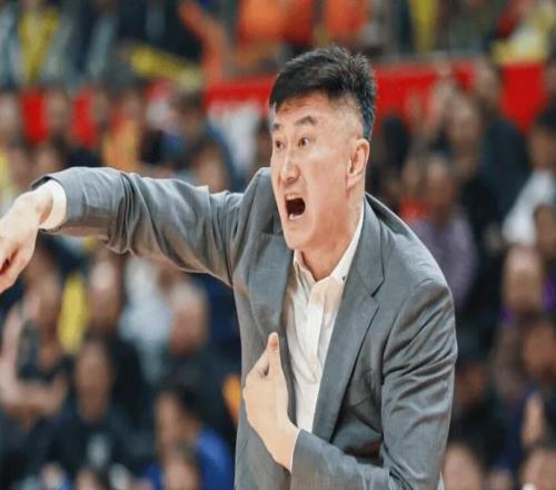 絕殺后暫時保住帥位！張慶鵬激動感謝每個人杜鋒指出敗因在防守