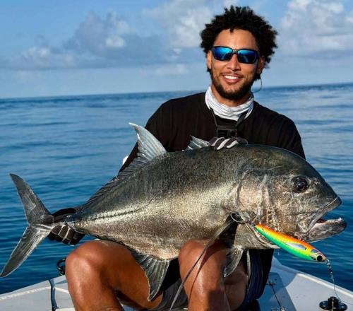 湖人雙喜臨門，白魔賽季報(bào)銷！追夢成燙手山芋，西蒙斯宣布新決定