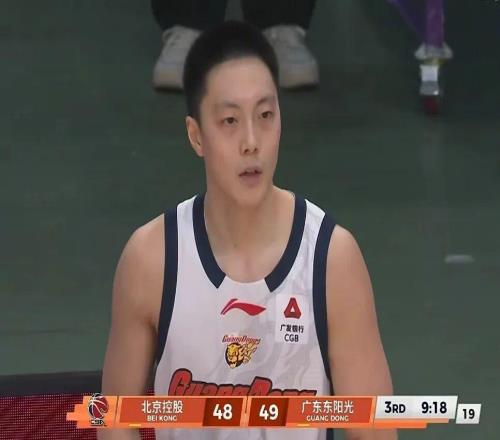 廣東4分險勝北控！薩林杰27+10，胡明軒狀態(tài)復蘇，他才是最大功臣
