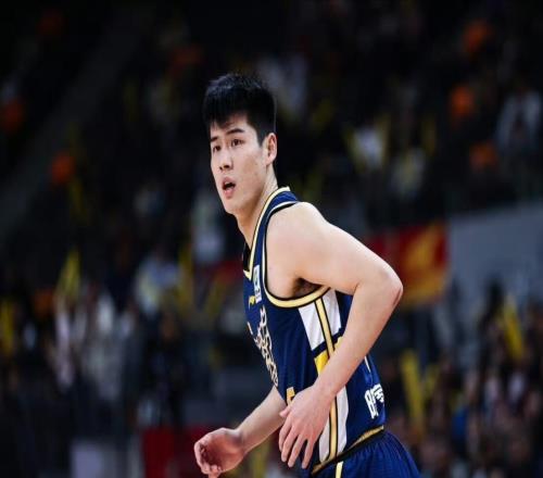 又是5中1！杜鋒重用胡明軒原因找到，防守態(tài)度夠好，關(guān)鍵籃板贖罪