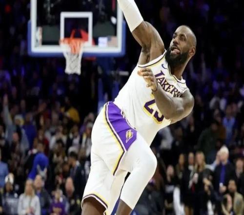 湖人開(kāi)局爽文寫(xiě)到頭傀儡主帥親承詹姆斯拖后腿1隱患埋雷