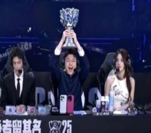 群管理員爆料Uzi復(fù)出！后援會官博：進行卸任處理！不造謠不傳謠不信謠