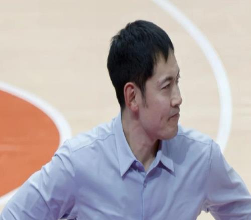 北控剛打好一場(chǎng)又崩了！防守反擊頂不住，張慶鵬掛機(jī)，還是沒希望