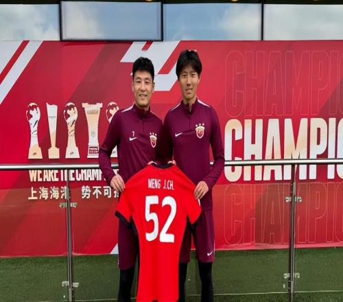 蓉城兩位重量級新援都相繼現身成都！未來(lái)將參加冬訓，值得期待