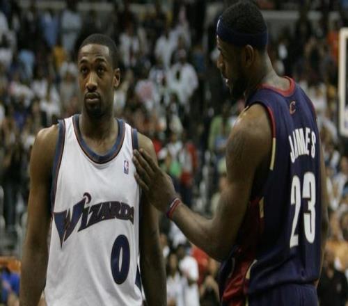 阿里納斯：詹姆斯本該跟我一樣做播客，41歲的他是NBA第1522的球員