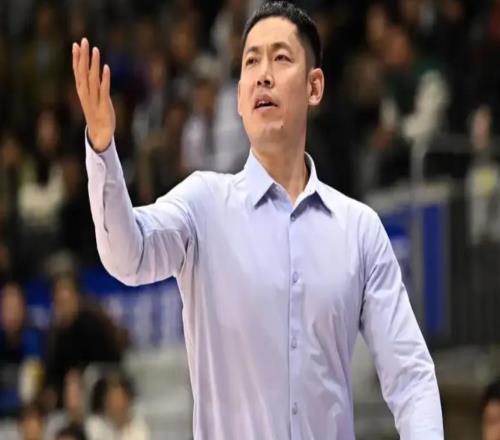 北控徹底淪為弱旅！進(jìn)攻只靠小外，內(nèi)線被突爛，張慶鵬仍穩(wěn)固帥位