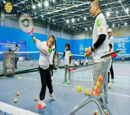粵港澳大灣區青少年體育發(fā)展計劃網(wǎng)球培訓在東莞、江門(mén)開(kāi)營(yíng)