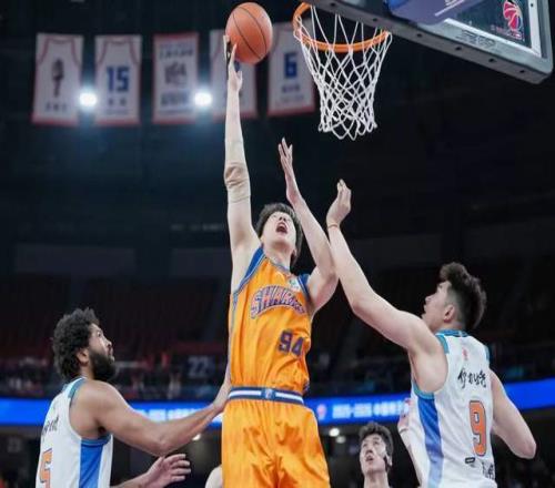 CBA第16輪，上海男籃8070戰(zhàn)勝新疆隊