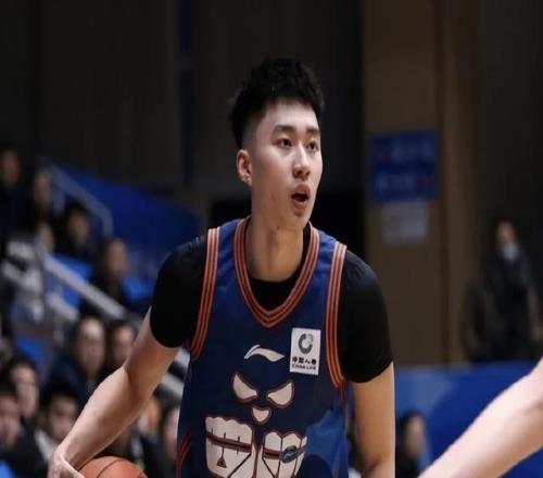 段睿騏戰(zhàn)廣州11中0新賽季最差一戰(zhàn)！媒體：結(jié)合球能力有待多樣化