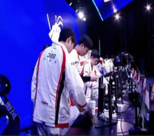 333！369三局表現(xiàn)拉完了，對(duì)線失智送頭，團(tuán)戰(zhàn)逛街沒作用！