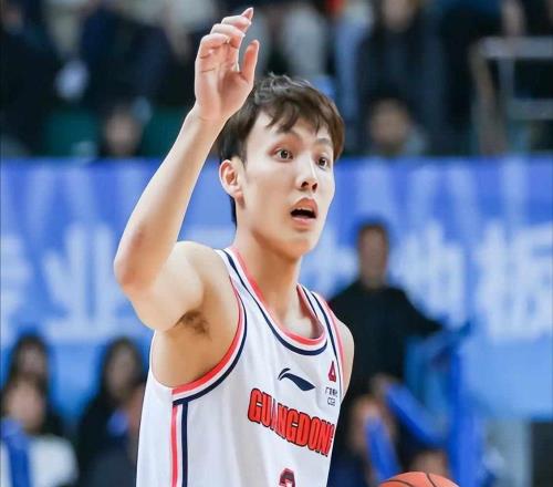 廣東宏遠(yuǎn)八連勝夢(mèng)碎京城核心受傷迷局引爭(zhēng)議徐杰傷情成最大懸念