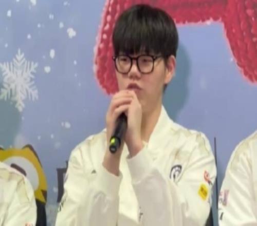 IG上單Soboro：我目前溝通中文和英文一起用風(fēng)格比較有攻擊性