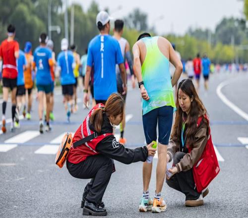 萬名跑者穿越“科創(chuàng)走廊”，北京海淀馬拉松今日舉行
