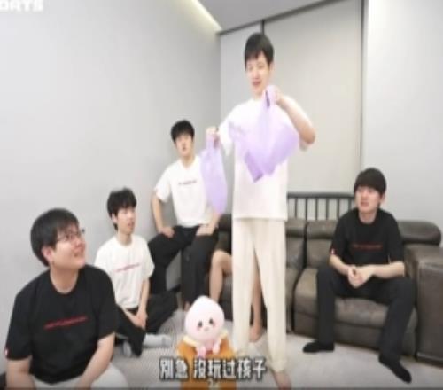 TES官方發(fā)布垃圾不落地游戲視頻：手速比拼這一塊