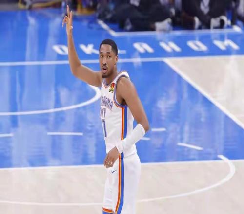 NBA季前赛雷霆135114轻取黄蜂雷霆球员阿隆维金斯23分