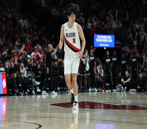 不是三分球不是策應(yīng)能力楊瀚森打NBA最大優(yōu)勢是社交悍匪屬性