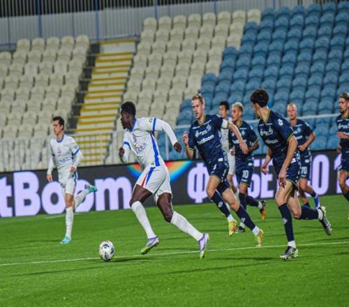 5714！上海雙雄被虐！申花不敵迪納摩拉唐破門海港被打花了