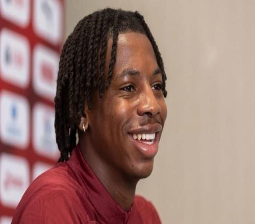 瑞士國(guó)腳曼贊比：扎卡是一名非常棒的隊(duì)長(zhǎng)，很高興我們擁有他