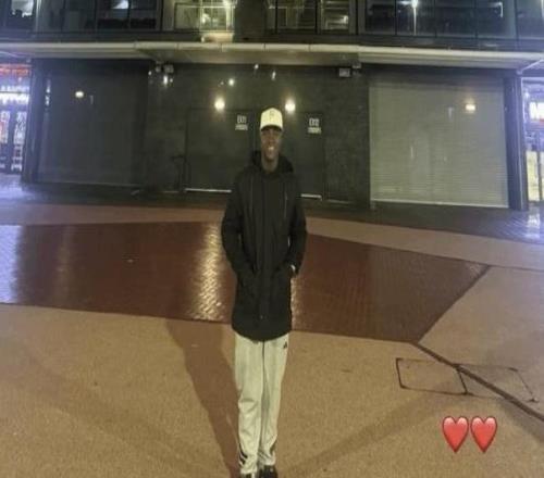 哥倫比亞小將奧羅斯科和曼聯(lián)梯隊(duì)訓(xùn)練，年滿18歲后正式加盟