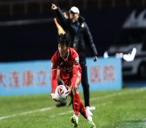 拉10打好謝幕戰(zhàn)繼續(xù)混中超！國安回購三杰嗎曉強回大連兩翼齊飛