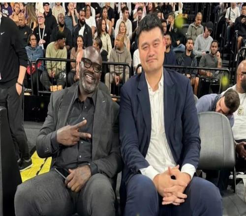馬云親臨現(xiàn)場觀賽！NBA中國賽大佬云集