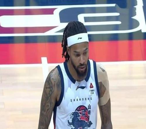 大爆冷，山東男籃送墊底隊兩連勝高詩巖拼到5犯難擋龐崢麟26+13