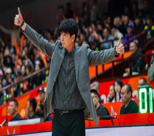 山東男籃VS新疆！邱彪沖擊2連勝，高詩(shī)巖爆發(fā)，央視直播