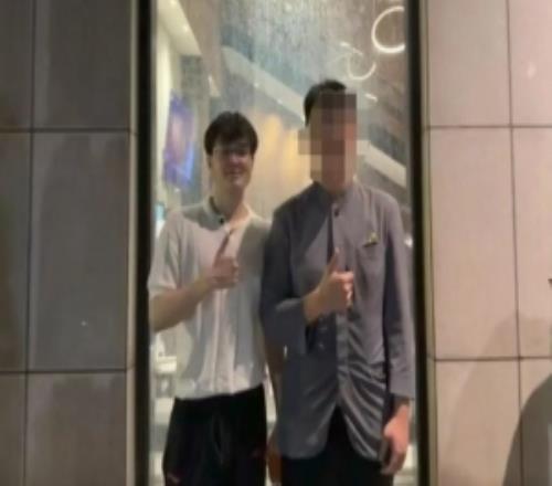 威朗普是對的！粉絲偶遇曬照：昨日賽后Xun與BLG選手一起去聚餐了