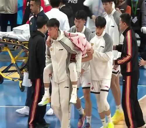 慘烈！薩姆納23分，其余球員8分+21中1，徐杰傷退，廣東隊難了