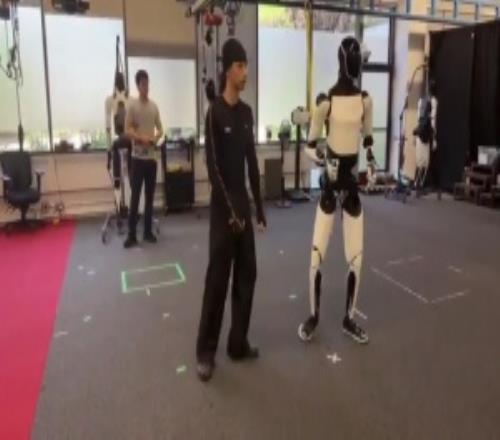 這么先進！馬斯克回應(yīng)特斯拉機器人練功夫：是AI不是遙控