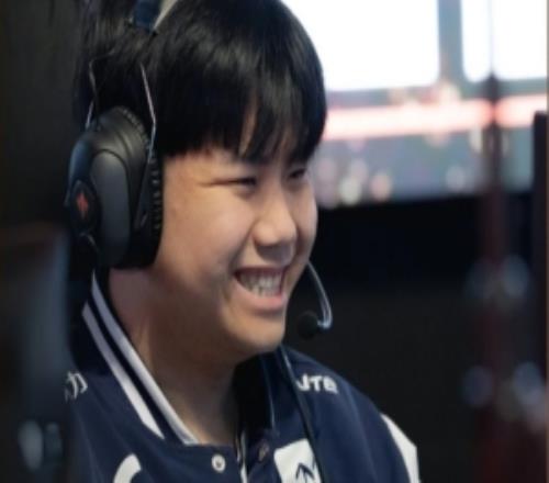 Shad0w更新動(dòng)態(tài)慶祝首勝：要不要吃點(diǎn)好的獎(jiǎng)勵(lì)自己